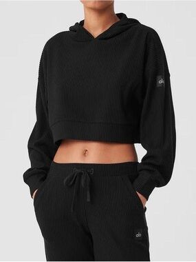 ALO Yoga | Tops | Alo Black Cropped Accolade Crewneck Sweatshirt